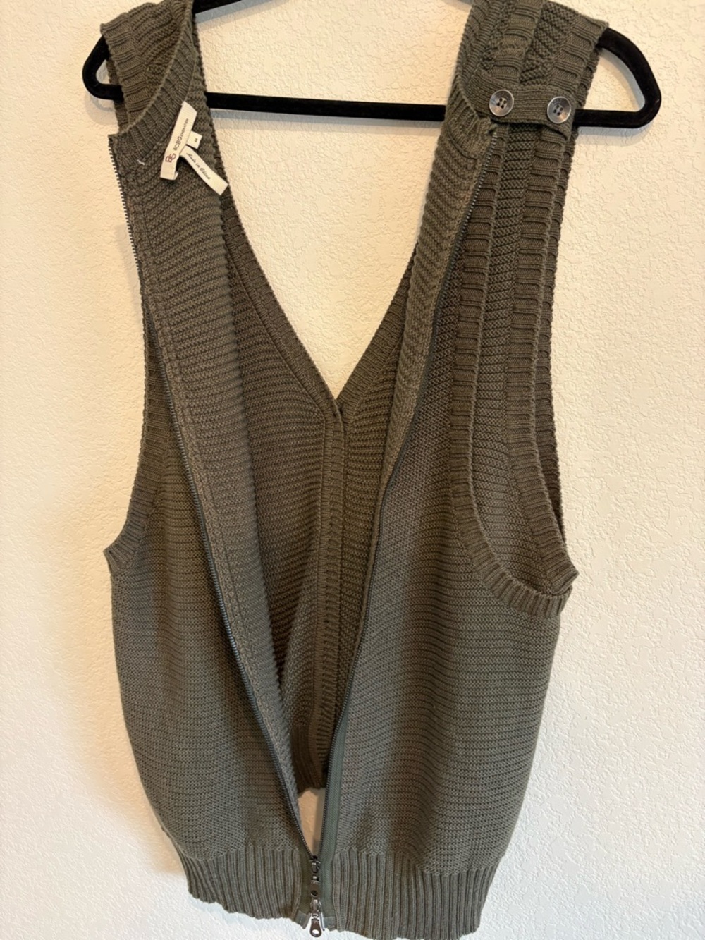 BCBGeneration Sweater Women’s Vest Medium Olive Green Button Front Knit - Picture 11 of 12
